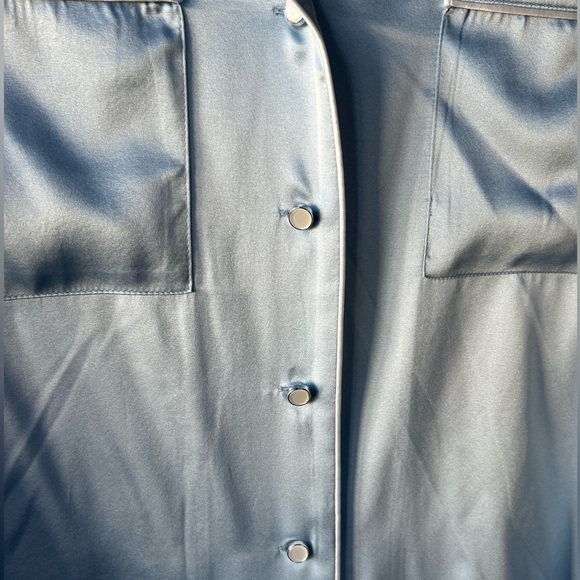 The Robe UA Crystal Blue PJ Set - Picture 5 of 8